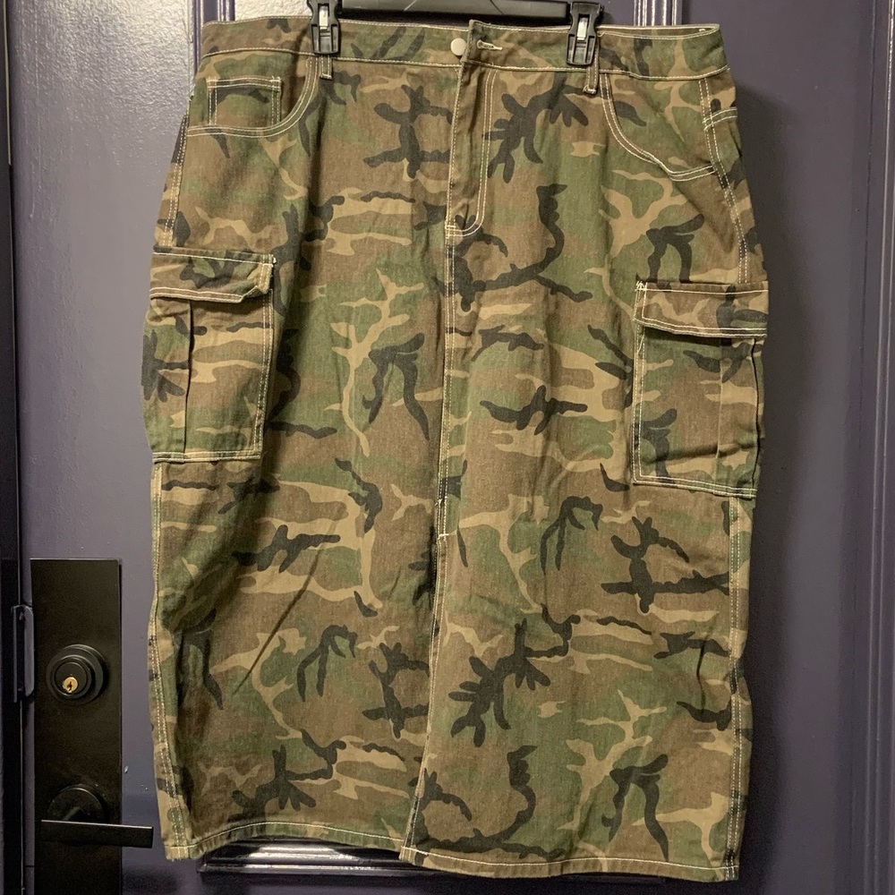 Shein Curve Denim Skirt Front Slit Cargo Pocket Camo Faded Style Waist 22”